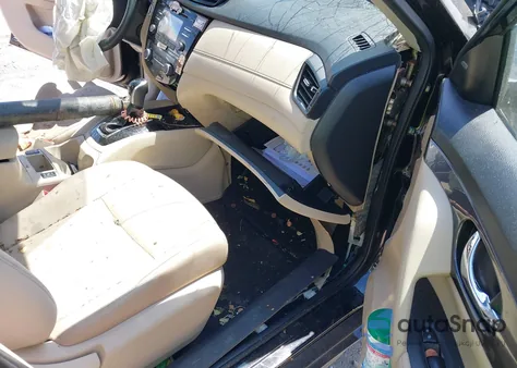 2017 Nissan Rogue Sv z USA, uszkodzony, nr VIN KNMAT2MV5HP593807